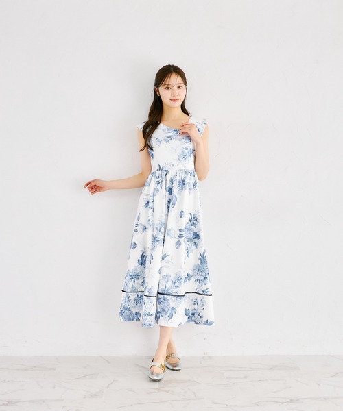 tocco closet(トッコ クローゼット)の「アシンメトリービッグカラーフラワープリントワンピース(ワンピース・レディース・ネイビー/ピンク・M)」の4枚目の写真