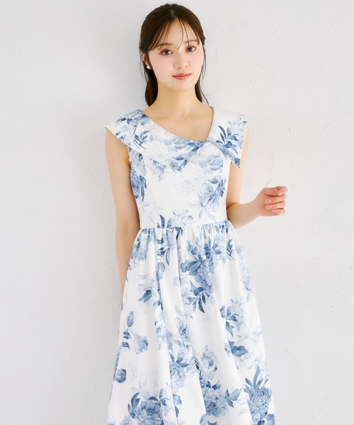 tocco closet(トッコ クローゼット)の「アシンメトリービッグカラーフラワープリントワンピース(ワンピース・レディース・ネイビー/ピンク・M)」の7枚目の写真