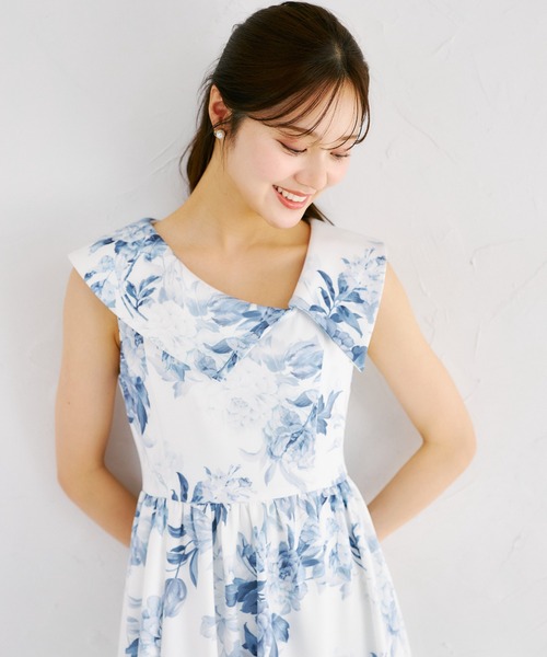 tocco closet(トッコ クローゼット)の「アシンメトリービッグカラーフラワープリントワンピース(ワンピース・レディース・ネイビー/ピンク・M)」の8枚目の写真