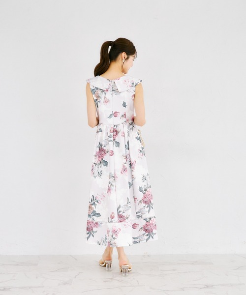 tocco closet(トッコ クローゼット)の「アシンメトリービッグカラーフラワープリントワンピース(ワンピース・レディース・ネイビー/ピンク・M)」の13枚目の写真