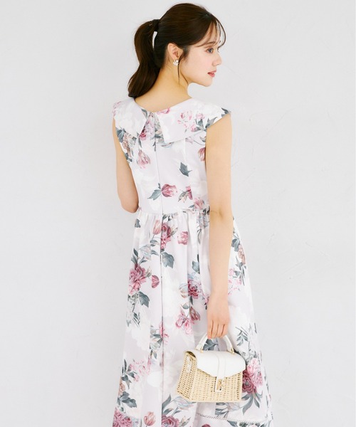 tocco closet(トッコ クローゼット)の「アシンメトリービッグカラーフラワープリントワンピース(ワンピース・レディース・ネイビー/ピンク・M)」の17枚目の写真