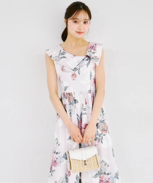 tocco closet(トッコ クローゼット)の「アシンメトリービッグカラーフラワープリントワンピース(ワンピース・レディース・ネイビー/ピンク・M)」の14枚目の写真