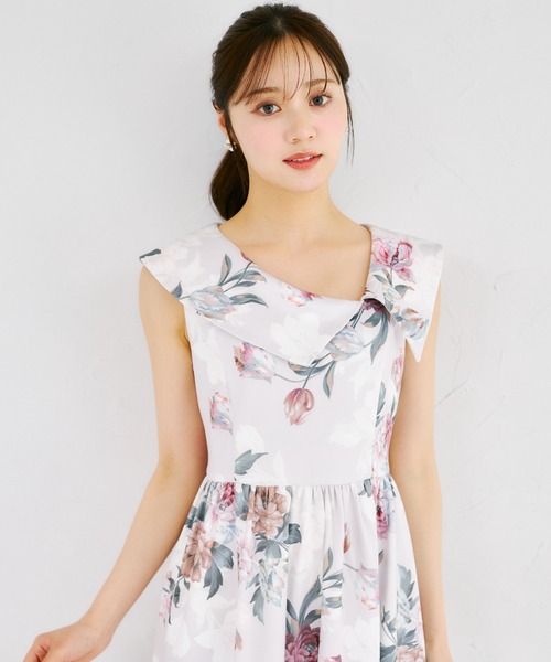 tocco closet(トッコ クローゼット)の「アシンメトリービッグカラーフラワープリントワンピース(ワンピース・レディース・ネイビー/ピンク・M)」の15枚目の写真
