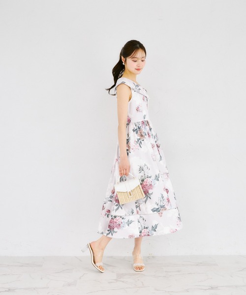 tocco closet(トッコ クローゼット)の「アシンメトリービッグカラーフラワープリントワンピース(ワンピース・レディース・ネイビー/ピンク・M)」の12枚目の写真