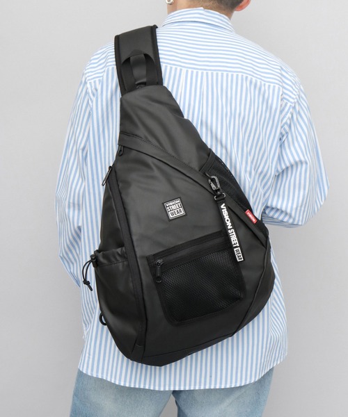 VISION STREET WEAR(ヴィジョンストリートウェア)の「大容量 ポリウレタンコーティング 600Dポリエステル 2層式 スリングバッグ ワンショルダーバッグ(ボディバッグ/ウエストポーチ・メンズ・ブラック・FREE)」の3枚目の写真