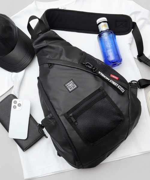 VISION STREET WEAR(ヴィジョンストリートウェア)の「大容量 ポリウレタンコーティング 600Dポリエステル 2層式 スリングバッグ ワンショルダーバッグ(ボディバッグ/ウエストポーチ・メンズ・ブラック・FREE)」の4枚目の写真
