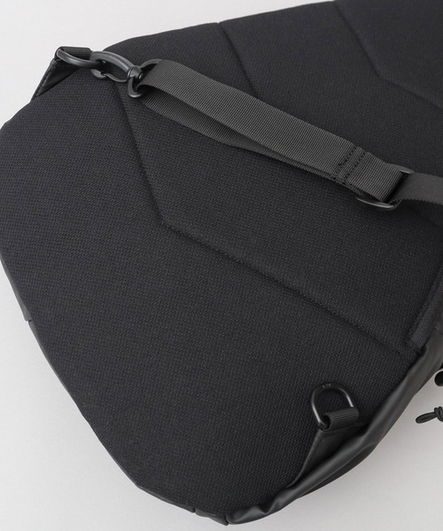 VISION STREET WEAR(ヴィジョンストリートウェア)の「大容量 ポリウレタンコーティング 600Dポリエステル 2層式 スリングバッグ ワンショルダーバッグ(ボディバッグ/ウエストポーチ・メンズ・ブラック・FREE)」の17枚目の写真