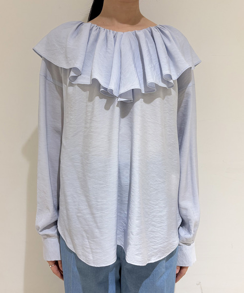 Tiara（ティアラ）の「フリルギャザーブラウス（シャツ/ブラウス・レディース・サックスブルー/ホワイト/ネイビー・FREE）」の4枚目の写真