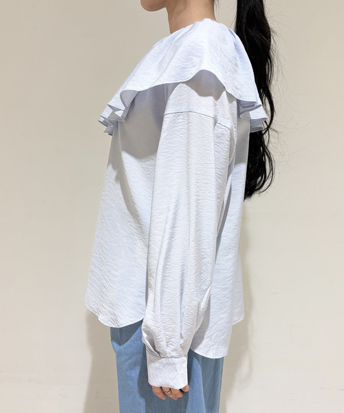 Tiara（ティアラ）の「フリルギャザーブラウス（シャツ/ブラウス・レディース・サックスブルー/ホワイト/ネイビー・FREE）」の5枚目の写真