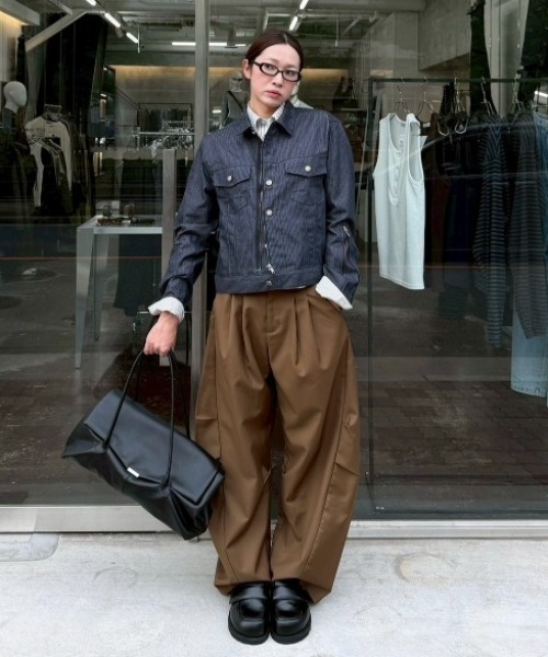 Chikashitsu +(チカシツプラス)の「【Chikashitsu +】2 tuck side design curve pants / 【チカシツプラス】2タックサイドデザインカーブパンツ(その他パンツ・メンズ・ブラウン/グレー/ブラック・L/M)」の22枚目の写真
