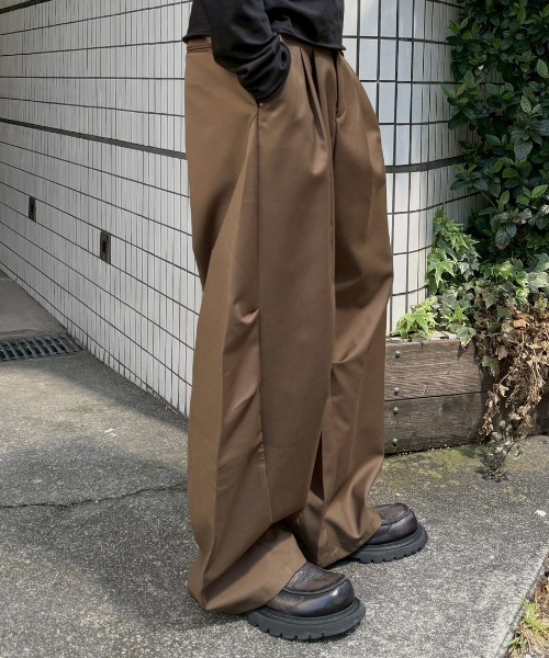 Chikashitsu +(チカシツプラス)の「【Chikashitsu +】2 tuck side design curve pants / 【チカシツプラス】2タックサイドデザインカーブパンツ(その他パンツ・メンズ・ブラウン/グレー/ブラック・L/M)」の15枚目の写真