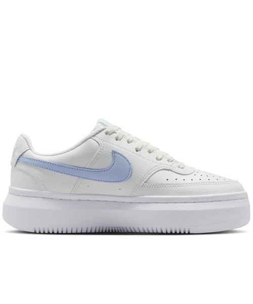 NIKE(ナイキ)の「ナイキ NIKE ナイキ ウィメンズ コート ビジョン アルタ LTR(スニーカー・レディース・ホワイト×ブルー・23.5cm/24.0cm/24.5cm/25.0cm/23.0cm)」の2枚目の写真