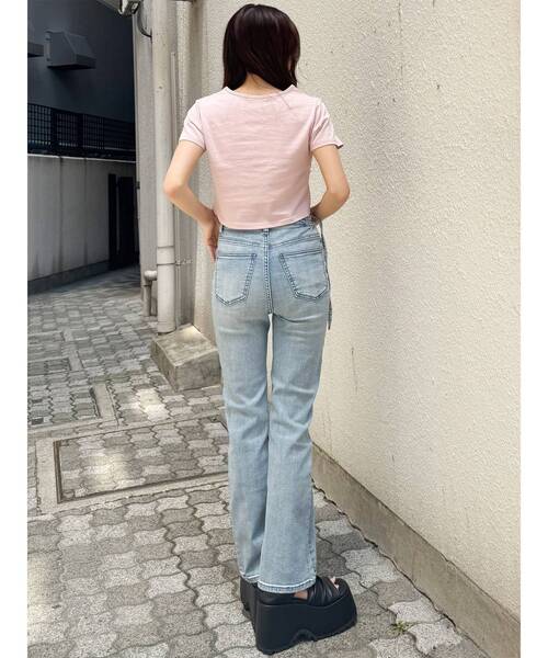 MURUA(ムルーア)の「ウエストカットセミフレアデニム(デニムパンツ・レディース・ブルー・1/2)」の4枚目の写真