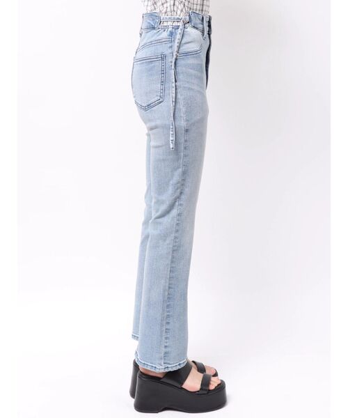 MURUA(ムルーア)の「ウエストカットセミフレアデニム(デニムパンツ・レディース・ブルー・1/2)」の10枚目の写真