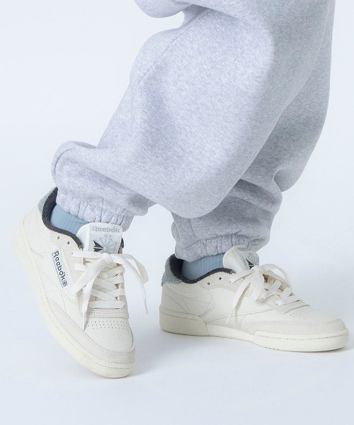 Reebok(リーボック)の「クラブシー 85 / CLUB C 85(スニーカー・メンズ・ホワイト系その他/アイボリー・22.5cm/23.0cm/23.5cm/24.5cm/24.0cm/25.0cm/25.5cm/26.0cm/26.5cm/27.0cm/27.5cm/28.0cm/28.5cm/29.0cm/30.0cm/31cm)」の2枚目の写真