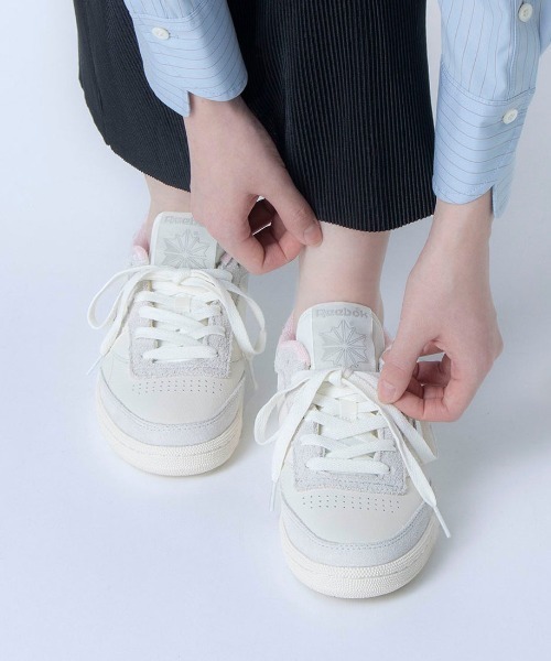 Reebok(リーボック)の「クラブシー 85 / CLUB C 85(スニーカー・メンズ・ホワイト系その他/アイボリー・22.5cm/23.0cm/23.5cm/24.5cm/24.0cm/25.0cm/25.5cm/26.0cm/26.5cm/27.0cm/27.5cm/28.0cm/28.5cm/29.0cm/30.0cm/31cm)」の1枚目の写真