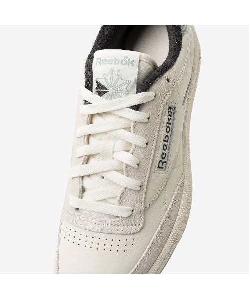 Reebok(リーボック)の「クラブシー 85 / CLUB C 85(スニーカー・メンズ・ホワイト系その他/アイボリー・22.5cm/23.0cm/23.5cm/24.5cm/24.0cm/25.0cm/25.5cm/26.0cm/26.5cm/27.0cm/27.5cm/28.0cm/28.5cm/29.0cm/30.0cm/31cm)」の3枚目の写真