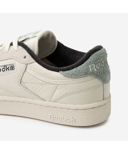 Reebok(リーボック)の「クラブシー 85 / CLUB C 85(スニーカー・メンズ・ホワイト系その他/アイボリー・22.5cm/23.0cm/23.5cm/24.5cm/24.0cm/25.0cm/25.5cm/26.0cm/26.5cm/27.0cm/27.5cm/28.0cm/28.5cm/29.0cm/30.0cm/31cm)」の4枚目の写真