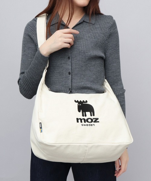 moz(モズ)の「キャンバス 広マチ ミドルサイズ ショルダーバッグ A4収納対応(ショルダーバッグ・レディース・グリーン/ホワイト/グレー/ブラック/ストライプ・FREE)」の2枚目の写真