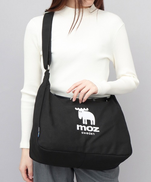 moz(モズ)の「キャンバス 広マチ ミドルサイズ ショルダーバッグ A4収納対応(ショルダーバッグ・レディース・グリーン/ホワイト/グレー/ブラック/ストライプ・FREE)」の1枚目の写真