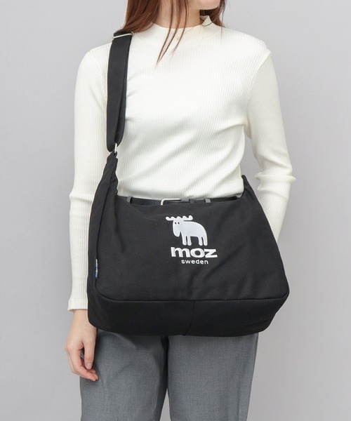 moz(モズ)の「キャンバス 広マチ ミドルサイズ ショルダーバッグ A4収納対応(ショルダーバッグ・レディース・グリーン/ホワイト/グレー/ブラック/ストライプ・FREE)」の12枚目の写真