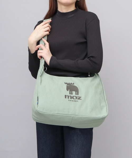 moz(モズ)の「キャンバス 広マチ ミドルサイズ ショルダーバッグ A4収納対応(ショルダーバッグ・レディース・グリーン/ホワイト/グレー/ブラック/ストライプ・FREE)」の14枚目の写真