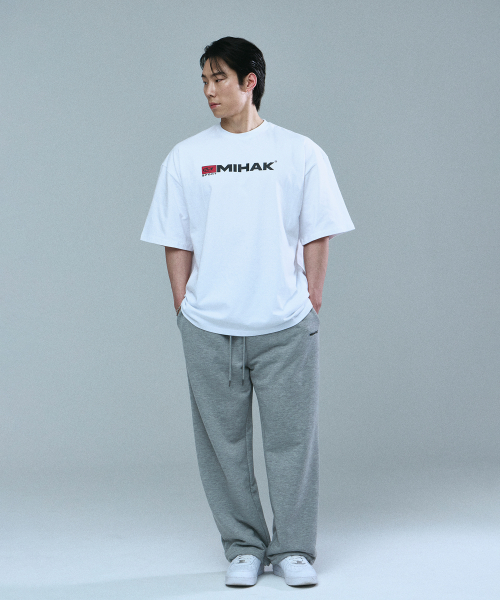 MIHAK（ミハク）の「スポーツエンブレムオーバーサイズTシャツ（ホワイト）（Tシャツ/カットソー・メンズ・その他・1/2/3）」の2枚目の写真