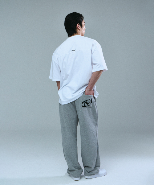 MIHAK（ミハク）の「スポーツエンブレムオーバーサイズTシャツ（ホワイト）（Tシャツ/カットソー・メンズ・その他・1/2/3）」の4枚目の写真