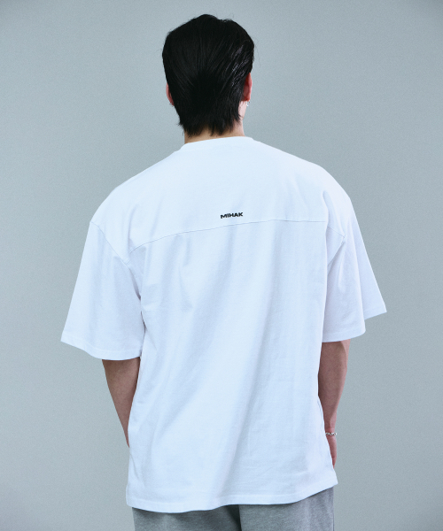 MIHAK（ミハク）の「スポーツエンブレムオーバーサイズTシャツ（ホワイト）（Tシャツ/カットソー・メンズ・その他・1/2/3）」の5枚目の写真