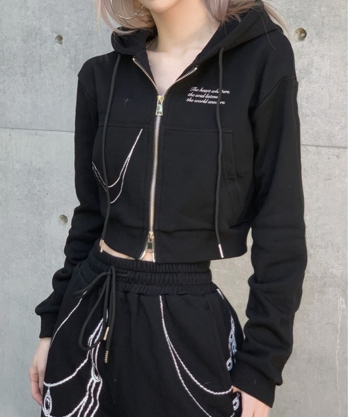 KsG(ケーエスジー)の「クロップドチェーンデザインフーディー(パーカー・レディース・ブラック/ホワイト・MEDIUM/SMALL)」の4枚目の写真