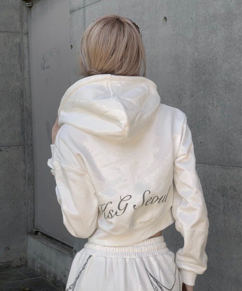 KsG(ケーエスジー)の「クロップドチェーンデザインフーディー(パーカー・レディース・ブラック/ホワイト・MEDIUM/SMALL)」の9枚目の写真