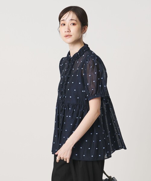 UNITED ARROWS(ユナイテッドアローズ)の「2トーン ドット ジャガード シャツ(シャツ/ブラウス・レディース・オフホワイト/ブラック/ネイビー・FREE)」の4枚目の写真