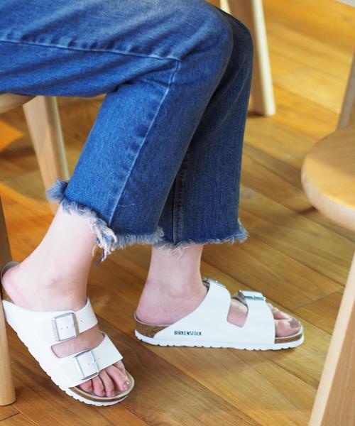 BIRKENSTOCK(ビルケンシュトック)の「BIRKENSTOCK ARIZONA(サンダル・レディース・オフホワイト/ブラック/ダークブラウン・35/36/37/38)」の2枚目の写真