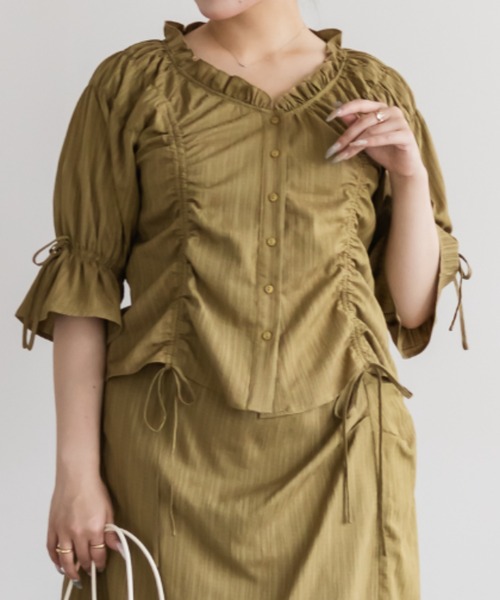 CLETTE(クレット)の「CLETTEオリジナルドロストデザインブラウス(シャツ/ブラウス・レディース・オリーブ/ブラック/イエロー・4L/3L/LL)」の3枚目の写真
