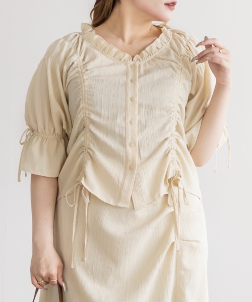 CLETTE(クレット)の「CLETTEオリジナルドロストデザインブラウス(シャツ/ブラウス・レディース・オリーブ/ブラック/イエロー・4L/3L/LL)」の1枚目の写真