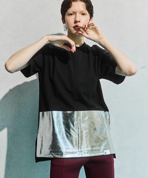 OMMO(オーエムエムオー)の「METALLIC T-SHIRT(Tシャツ/カットソー・レディース・ブラック/ホワイト/カーキ・F)」の1枚目の写真
