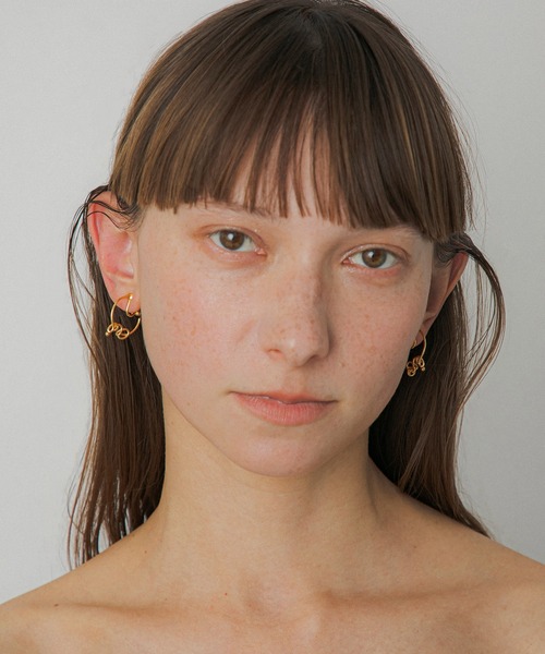LAPUIS(ラピュイ)の「LAPUIS(ラピュイ)Oui earrings(イヤリング・レディース・マルチ/ゴールド・FREE)」の7枚目の写真