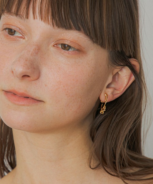 LAPUIS(ラピュイ)の「LAPUIS(ラピュイ)Oui earrings(イヤリング・レディース・マルチ/ゴールド・FREE)」の8枚目の写真