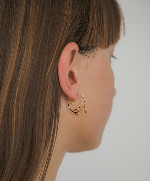 LAPUIS(ラピュイ)の「LAPUIS(ラピュイ)Oui earrings(イヤリング・レディース・マルチ/ゴールド・FREE)」の10枚目の写真