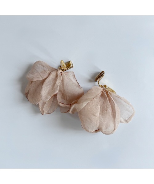 tone(トーン)の「【Laugh】Antique chiffon / earring(MA)(イヤリング・レディース・ブラック/ベージュ・FREE)」の2枚目の写真