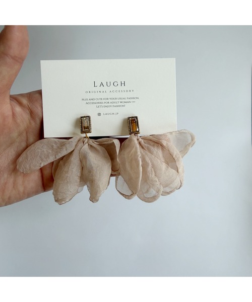 tone(トーン)の「【Laugh】Antique chiffon / earring(MA)(イヤリング・レディース・ブラック/ベージュ・FREE)」の3枚目の写真
