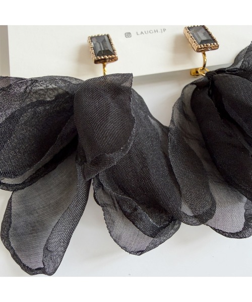 tone(トーン)の「【Laugh】Antique chiffon / earring(MA)(イヤリング・レディース・ブラック/ベージュ・FREE)」の7枚目の写真