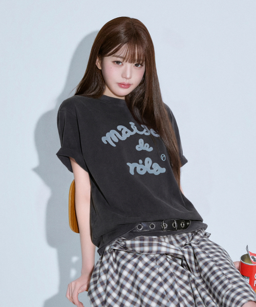 ROLAROLA（ロラロラ）の「MAISON DE ROLA EMBROIDERY PIGMENT LOOSE FIT T-SHIRT CHARCOAL（Tシャツ/カットソー・レディース・チャコール・FREE）」の2枚目の写真
