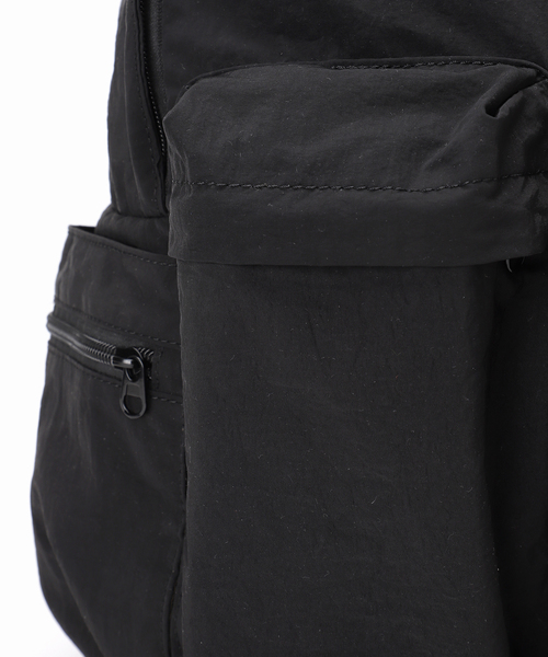 JOURNAL STANDARD relume(ジャーナルスタンダード レリューム)の「《WEB限定》RELUME ダブルポケットリュック(バックパック/リュック・レディース・ブラック/アイボリー・FREE)」の5枚目の写真