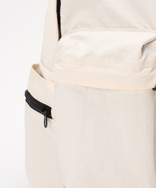 JOURNAL STANDARD relume(ジャーナルスタンダード レリューム)の「《WEB限定》RELUME ダブルポケットリュック(バックパック/リュック・レディース・ブラック/アイボリー・FREE)」の7枚目の写真