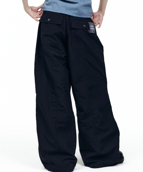 AAKAM（アーカム）の「Knee Pin-Tuck Rain Shield Pants (Black)（その他パンツ・レディース・その他・1/2）」の5枚目の写真