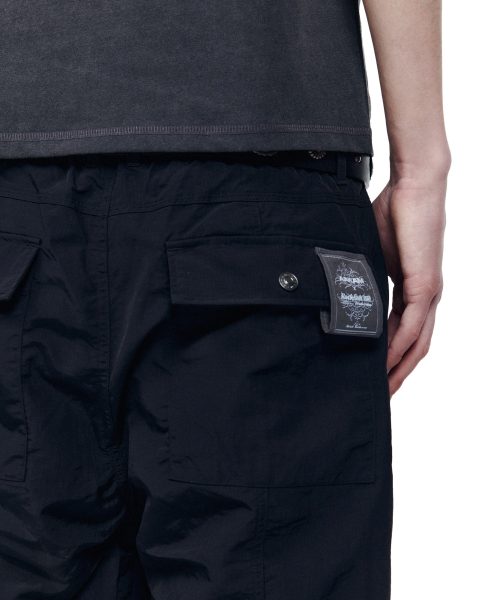 AAKAM（アーカム）の「Knee Pin-Tuck Rain Shield Pants (Black)（その他パンツ・レディース・その他・1/2）」の9枚目の写真