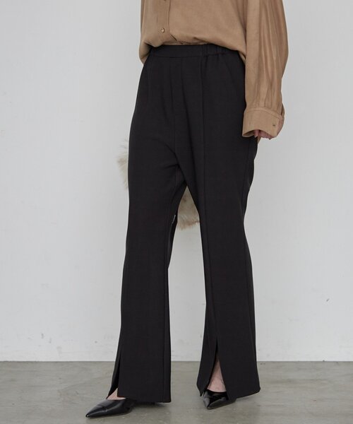 LOUNGEDRESS(ラウンジドレス)の「《すらっと美脚見せ》カットジョーゼットスリットパンツ(その他パンツ・レディース・ブラウン/ブラック・MEDIUM/SMALL)」の13枚目の写真