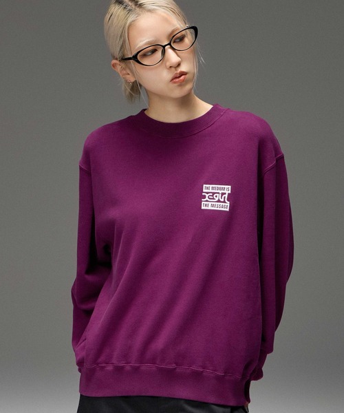 X-girl（エックスガール）の「BOX AND MILLS LOGO PATCH SWEATSHIRT（スウェット・レディース・パープル/ブラウン/ブラック・S/M/L）」の5枚目の写真