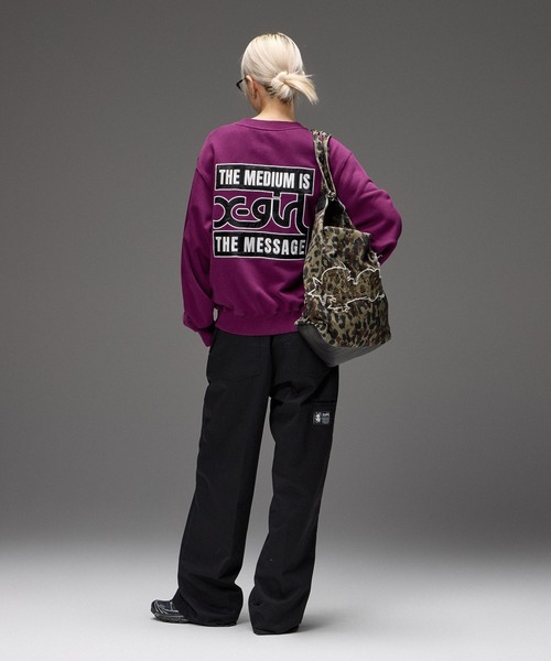 X-girl（エックスガール）の「BOX AND MILLS LOGO PATCH SWEATSHIRT（スウェット・レディース・パープル/ブラウン/ブラック・S/M/L）」の8枚目の写真